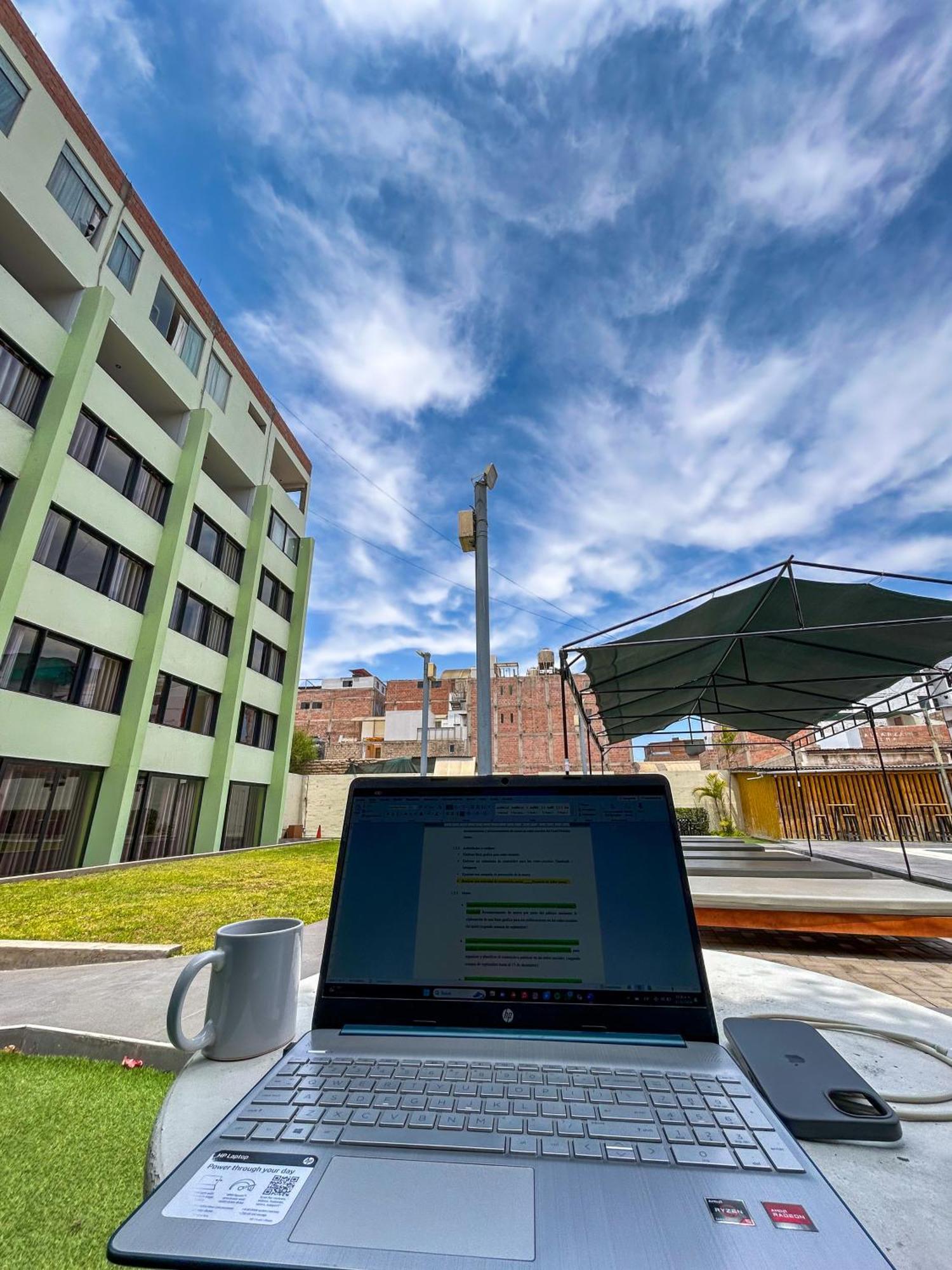 Holiday Suites Tacna Exterior foto